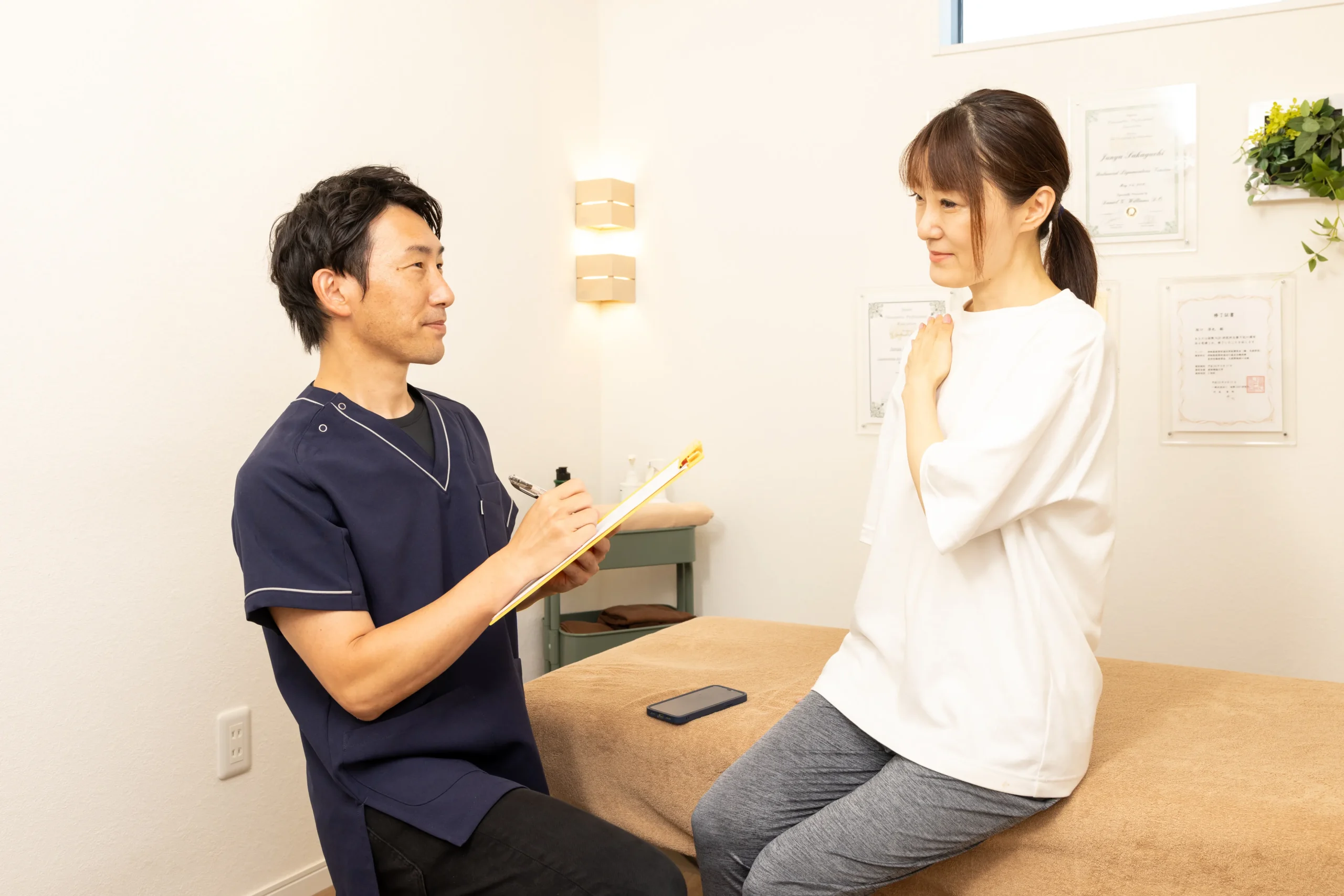 ストレッチする女性